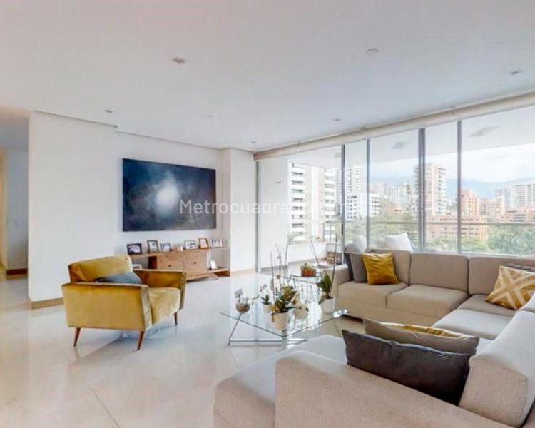 Apartamento Moderno de 3 Alcobas con 3 Baños en El Poblado - 2