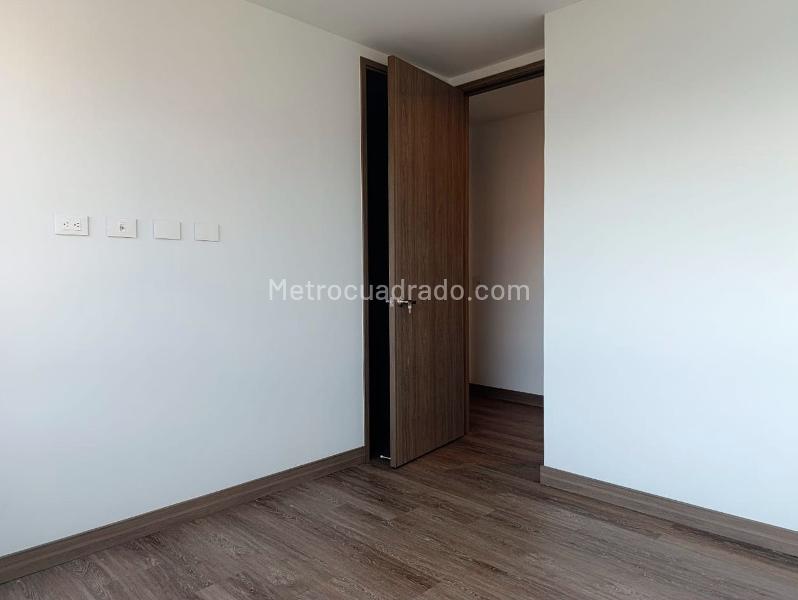 Modern 3BR Apartment with Terrace in El Poblado - 9