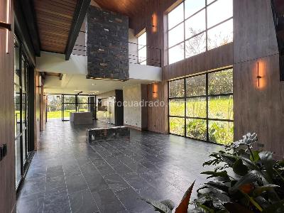Casa de 4 alcobas en venta en Envigado, Envigado, 430 m² · foto 2 de 20