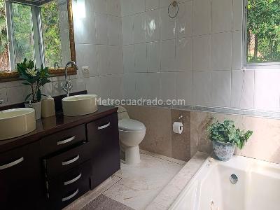 Casa de 3 alcobas en venta en El Poblado, Medellín, 415 m² · foto 15 de 20