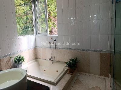 Casa de 3 alcobas en venta en El Poblado, Medellín, 415 m² · foto 16 de 20