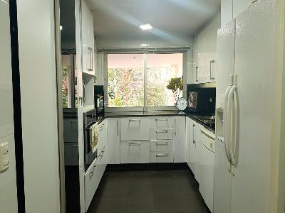 Casa de 3 alcobas en venta en El Poblado, Medellín, 415 m² · foto 4 de 20