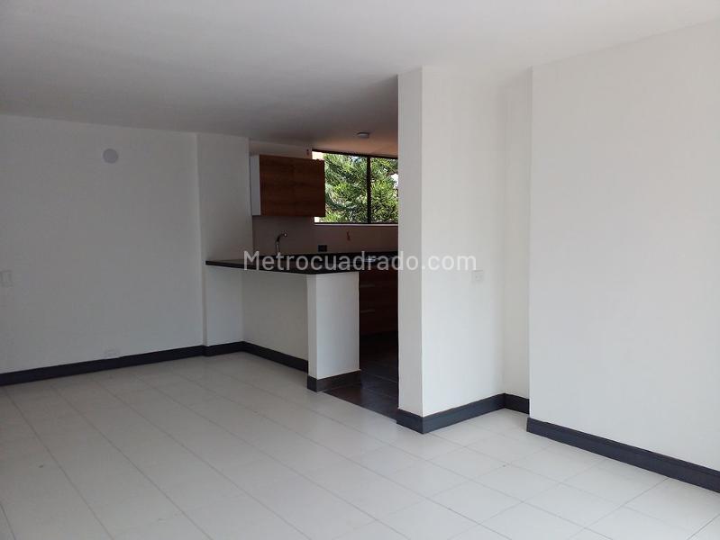 Apartamento de 3 Alcobas con Balcón y Parqueadero Independiente Cubierto en El Poblado - 3