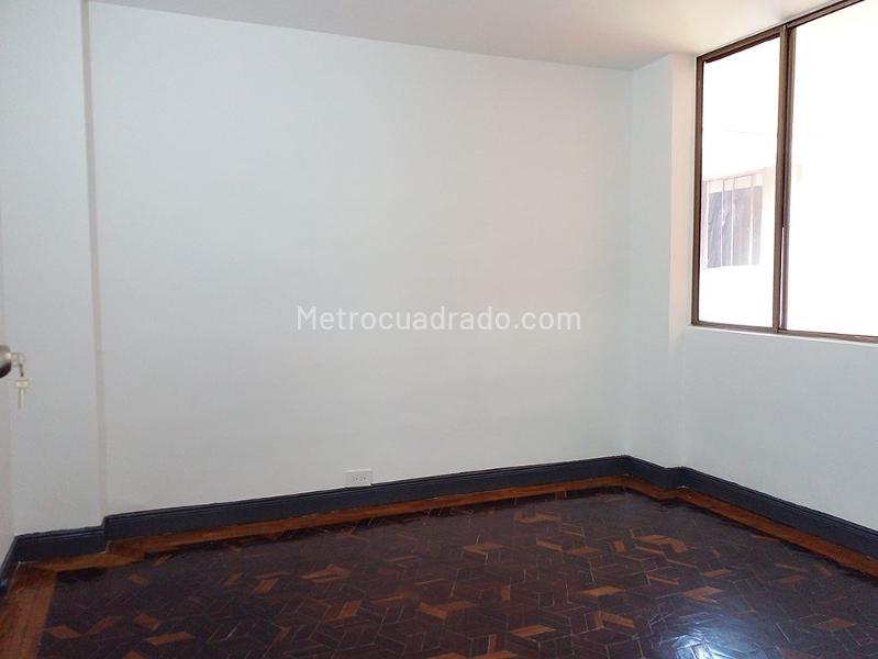 Apartamento de 3 Alcobas con Balcón y Parqueadero Independiente Cubierto en El Poblado - 9
