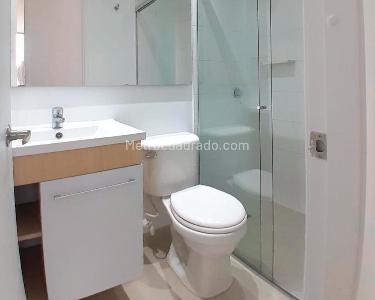 Apartamento de 3 alcobas en arriendo en El Castillo, Medellín, 85 m² · foto 10 de 10