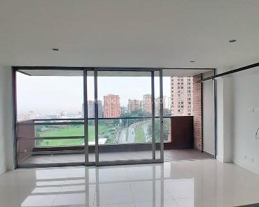Apartamento de 3 alcobas en arriendo en El Castillo, Medellín, 85 m² · foto 2 de 10