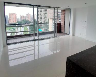 Apartamento de 3 alcobas en arriendo en El Castillo, Medellín, 85 m² · foto 3 de 10