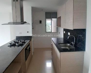 Apartamento de 3 alcobas en arriendo en El Castillo, Medellín, 85 m² · foto 5 de 10