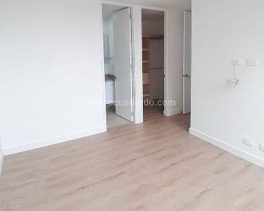 Apartamento de 3 alcobas en arriendo en El Castillo, Medellín, 85 m² · foto 6 de 10