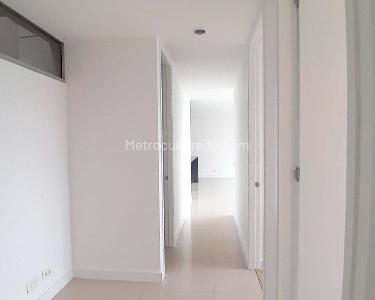 Apartamento de 3 alcobas en arriendo en El Castillo, Medellín, 85 m² · foto 8 de 10
