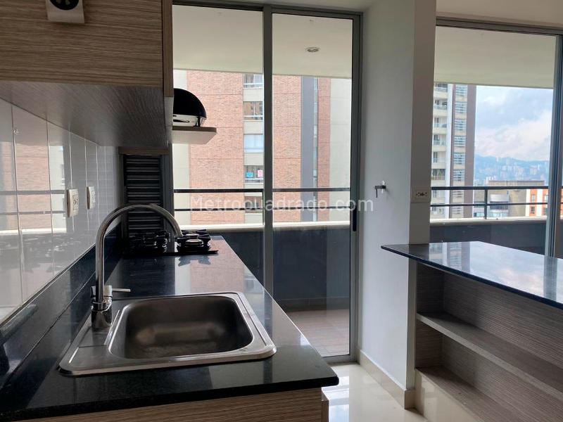 Apartamento Moderno de 2 Alcobas con Piscina en El Poblado - 6