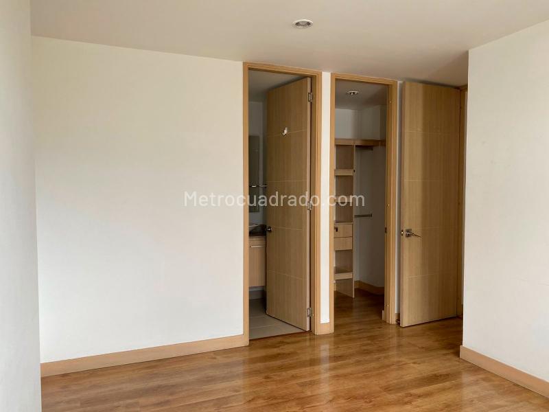 Apartamento Moderno de 2 Alcobas con Piscina en El Poblado - 9