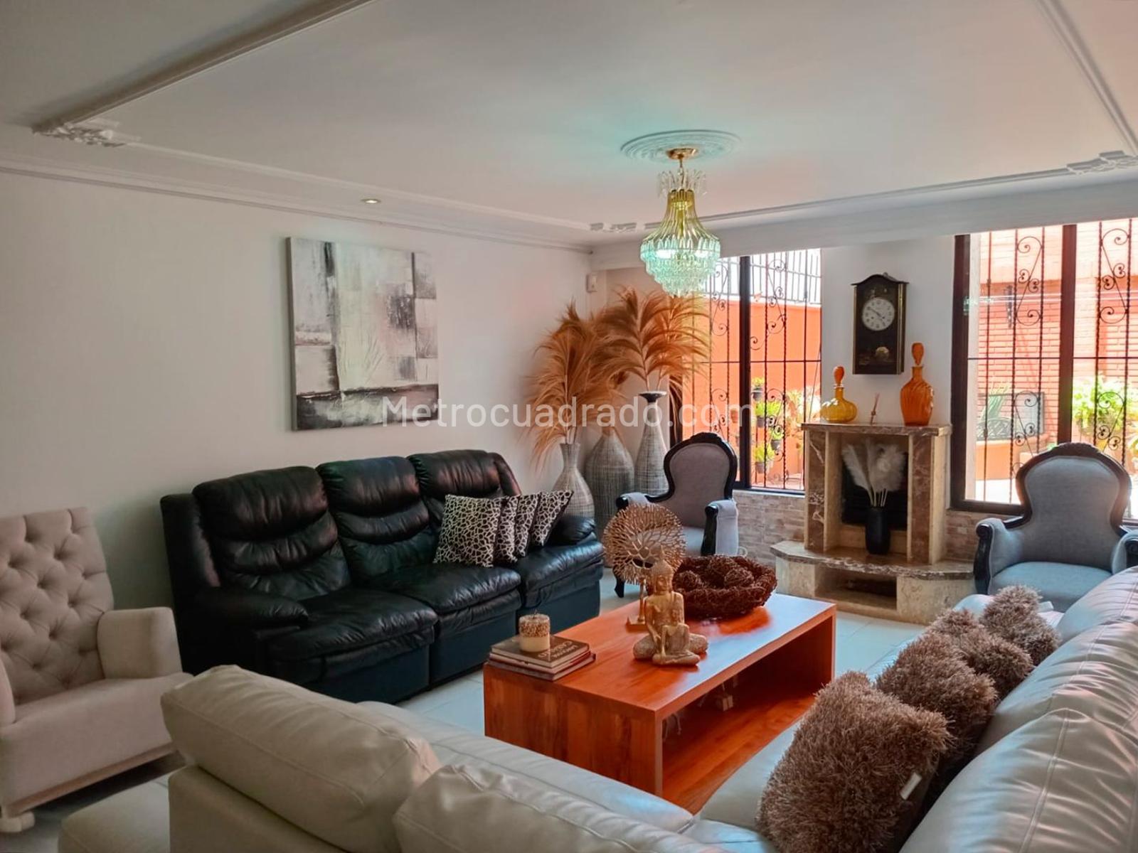 Casa de 4 habitaciones en venta en El Poblado, Medellín — imagen 1 de 20