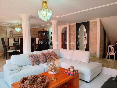 Casa de 4 alcobas en venta en El Poblado, Medellín, 340 m² · foto 3 de 20