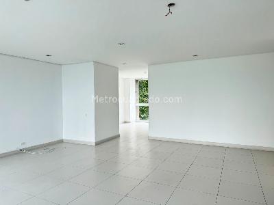 Apartamento en venta en El Poblado, Medellín · foto 2 de 17