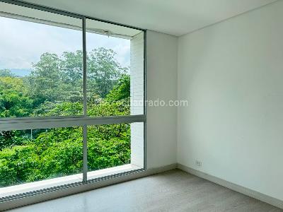 Apartamento de 3 alcobas en venta en El Poblado, Medellín, 186 m² · foto 10 de 16
