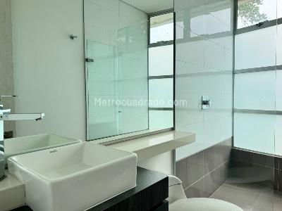 Apartamento de 3 alcobas en venta en El Poblado, Medellín, 186 m² · foto 15 de 16