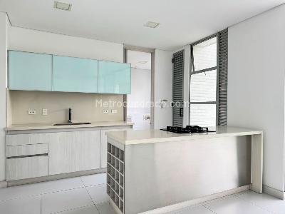 Apartamento de 3 alcobas en venta en El Poblado, Medellín, 186 m² · foto 6 de 16