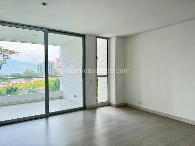 Apartamento de 3 alcobas en venta en El Poblado, Medellín, 186 m² · foto 8 de 16