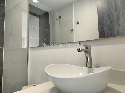 Apartamento de 2 alcobas en arriendo en El Poblado, Medellín, 86 m² · foto 13 de 15
