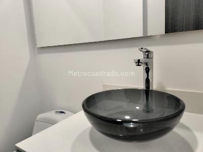 Apartamento de 2 alcobas en arriendo en El Poblado, Medellín, 86 m² · foto 14 de 15