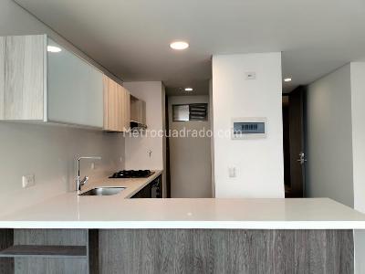 Apartamento de 2 alcobas en arriendo en El Poblado, Medellín, 86 m² · foto 4 de 15