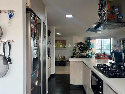 Apartamento de 3 alcobas en venta en El Poblado, Medellín, 150 m² · foto 8 de 18
