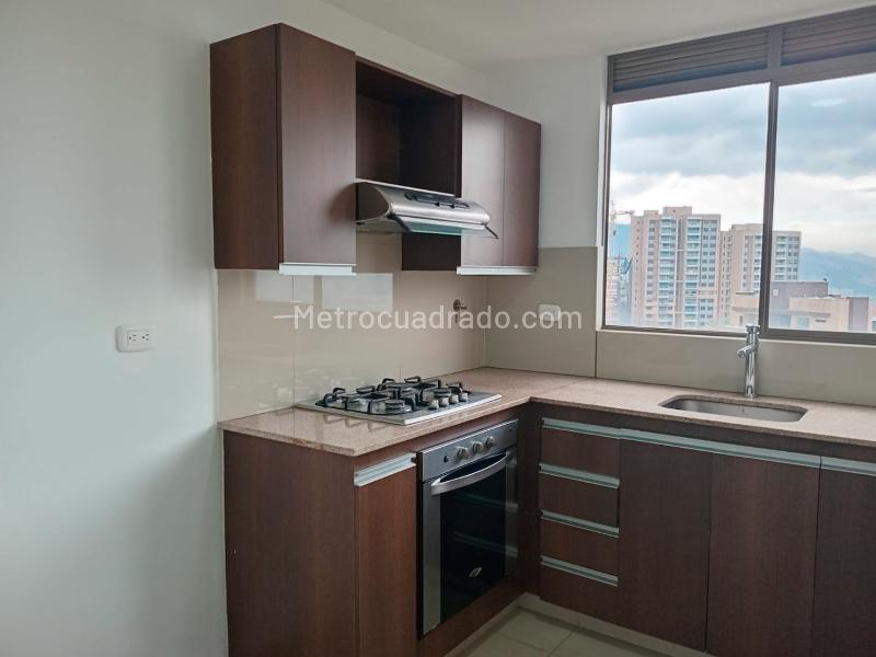 Apartamento de 2 alcobas con balcón en El Poblado (conjunto cerrado) - 5