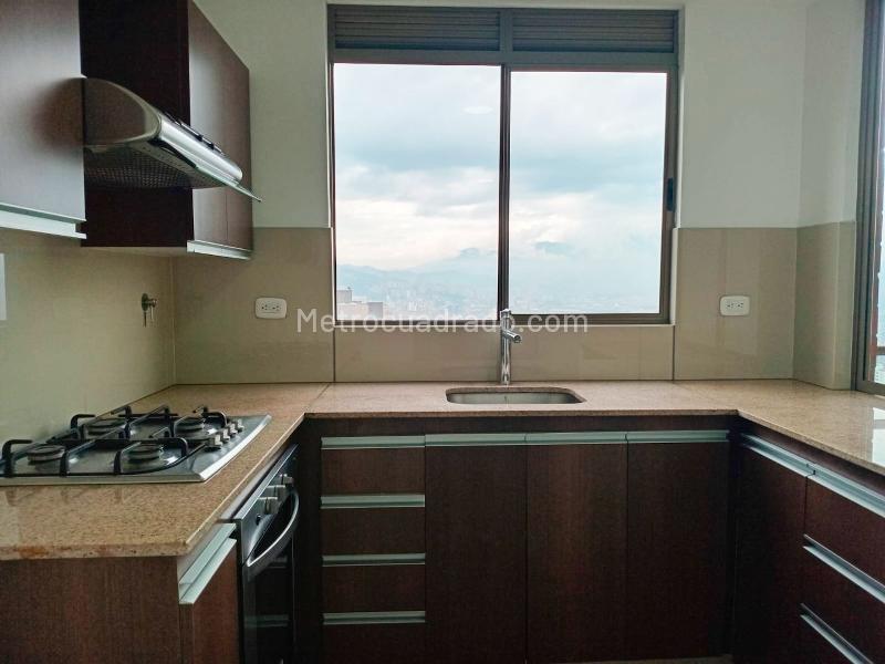 Apartamento de 2 alcobas con balcón en El Poblado (conjunto cerrado) - 6