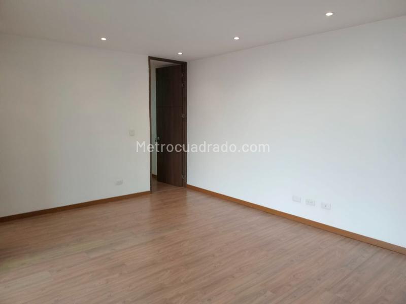Apartamento de 2 alcobas con balcón en El Poblado (conjunto cerrado) - 9