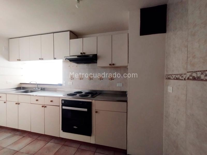 2BR Apartment for Rent in El Poblado with Balcony and Covered Linear Parking - 4