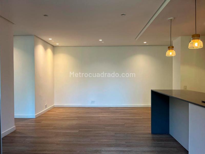 Apartamento Moderno de 2 Alcobas con Balcón en El Poblado - 2