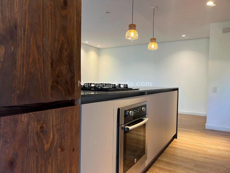 Apartamento Moderno de 2 Alcobas con Balcón en El Poblado - 5