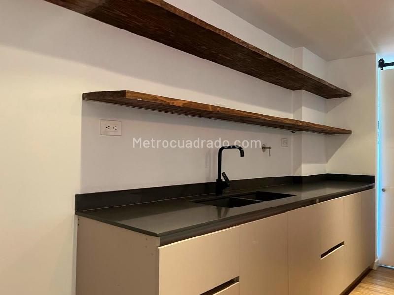 Apartamento Moderno de 2 Alcobas con Balcón en El Poblado - 6