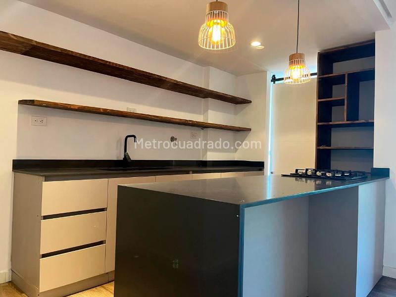 Apartamento Moderno de 2 Alcobas con Balcón en El Poblado - 8