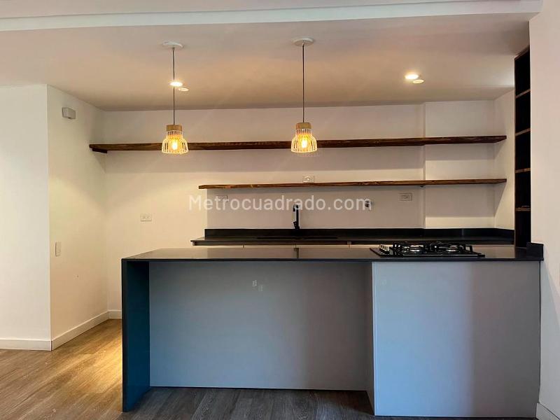 Apartamento Moderno de 2 Alcobas con Balcón en El Poblado - 9