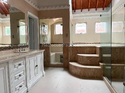 Casa en arriendo en El Poblado, Medellín · foto 17 de 20
