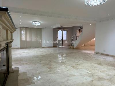 Casa en arriendo en El Poblado, Medellín · foto 2 de 20