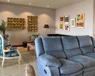 Apartamento de 3 alcobas en venta en El Poblado, Medellín, 210 m² · foto 2 de 17