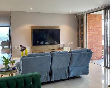 Apartamento de 3 alcobas en venta en El Poblado, Medellín, 210 m² · foto 3 de 17