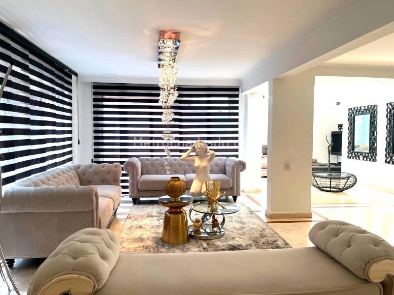 Casa Amoblada de 4 Alcobas con Piscina Privada en El Poblado - 2