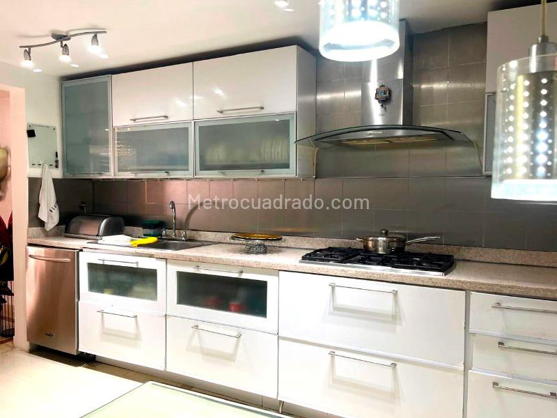Casa Amoblada de 4 Alcobas con Piscina Privada en El Poblado - 6