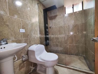 Casa de 5 alcobas en arriendo en Envigado, Envigado, 350 m² · foto 12 de 17