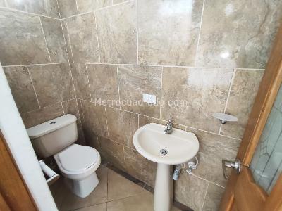 Casa de 5 alcobas en arriendo en Envigado, Envigado, 350 m² · foto 14 de 17