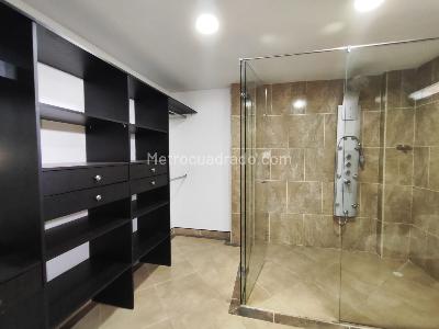 Casa de 5 alcobas en venta en Envigado, Envigado, 350 m² · foto 13 de 17