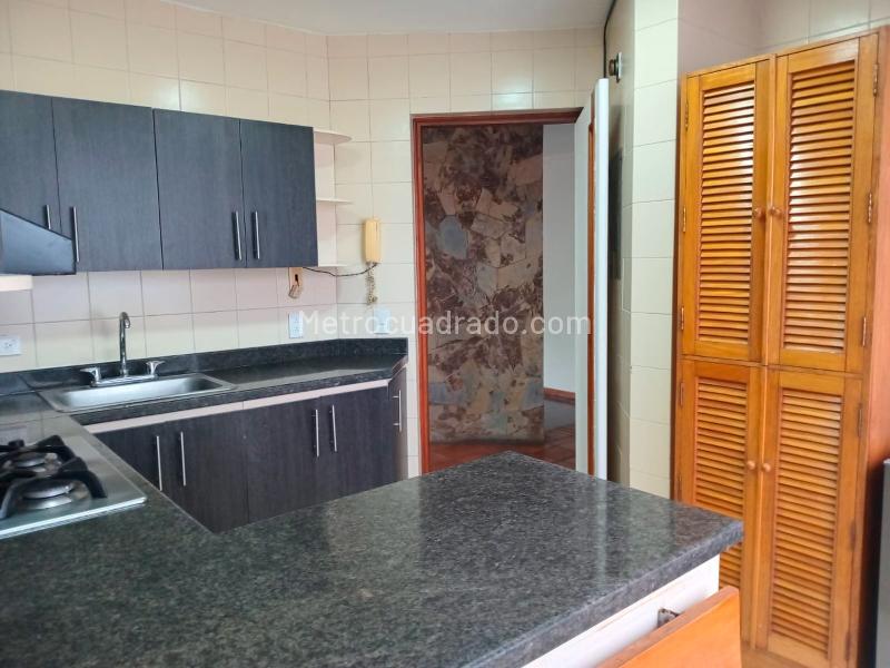 Casa de 4 Alcobas en Arriendo en Unidad Cerrada en El Poblado - 6