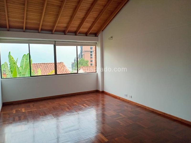 Casa de 4 Alcobas en Arriendo en Unidad Cerrada en El Poblado - 9