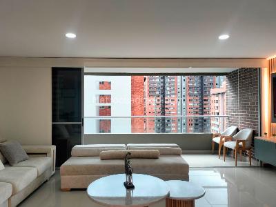 Apartamento de 3 alcobas en venta en El Poblado, Medellín, 121 m² · foto 2 de 19