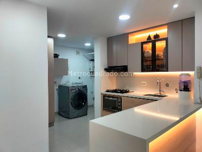 Apartamento de 3 alcobas en venta en El Poblado, Medellín, 121 m² · foto 7 de 19