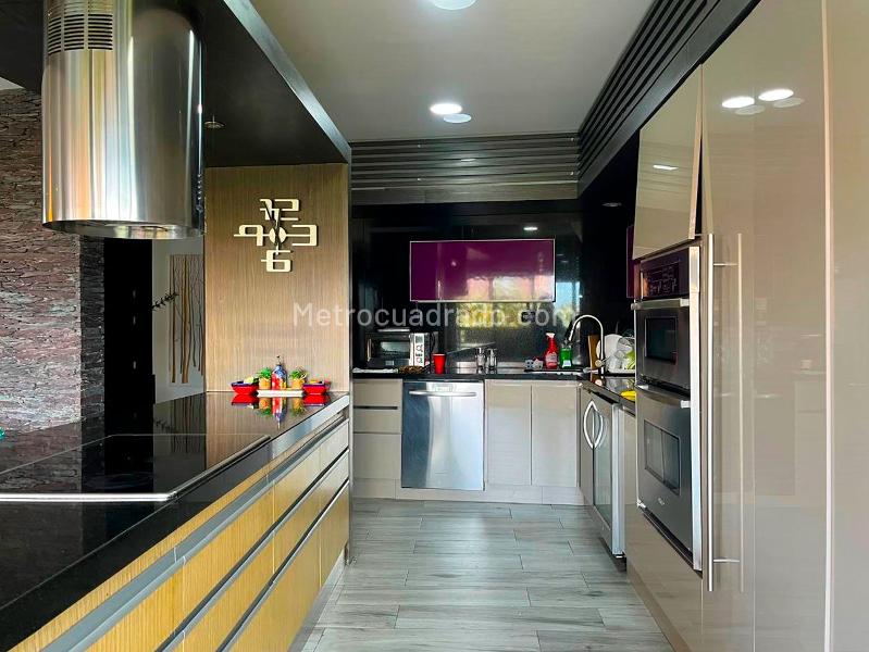 Luxury 3BR Apartment with Pool in El Poblado - 6